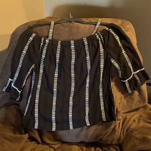 Sonoma Kohls half sleeve cold shoulder black & white casual flare sleeve top